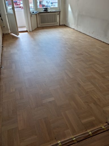 Nyslipat parkettgolv med lack